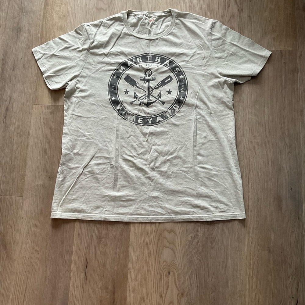 Martha's Vineyard Light Gray Short Sleeve Tee
